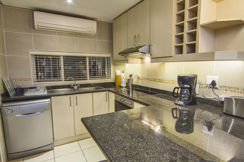 14 The Shades - By Stay In Umhlanga Durban Room photo